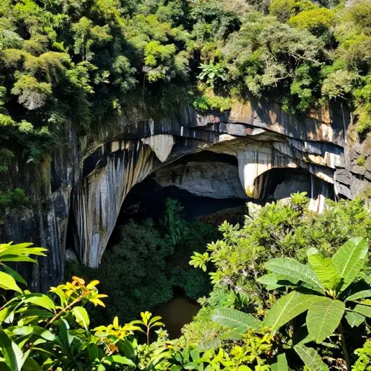 Explore as Maravilhas das Grutas de São Miguel Explore as Maravilhas das Grutas de São Miguel